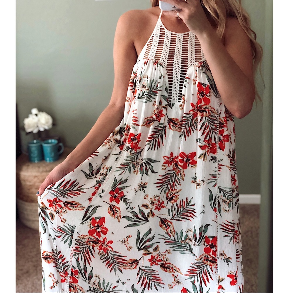 [ Endless Summer ] Crochet Halter Neck Maxi